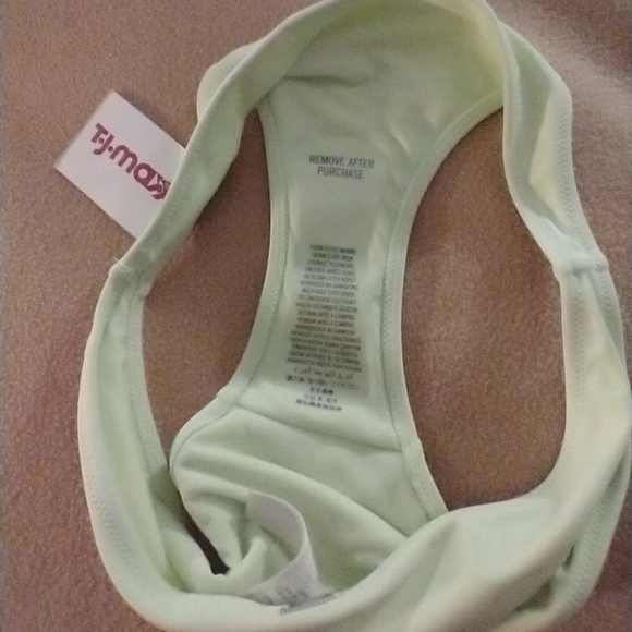 Ambercrobie - Picture 3 of 3